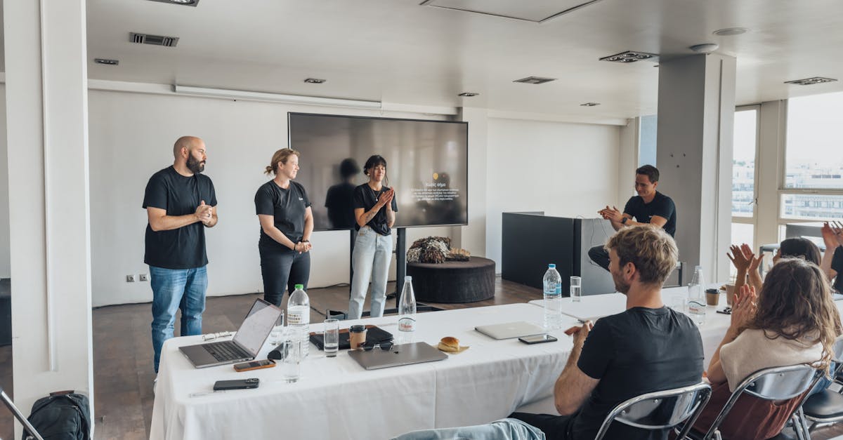 年纪越大越容易上当受骗？教你如何提升老年人的网络安全意识